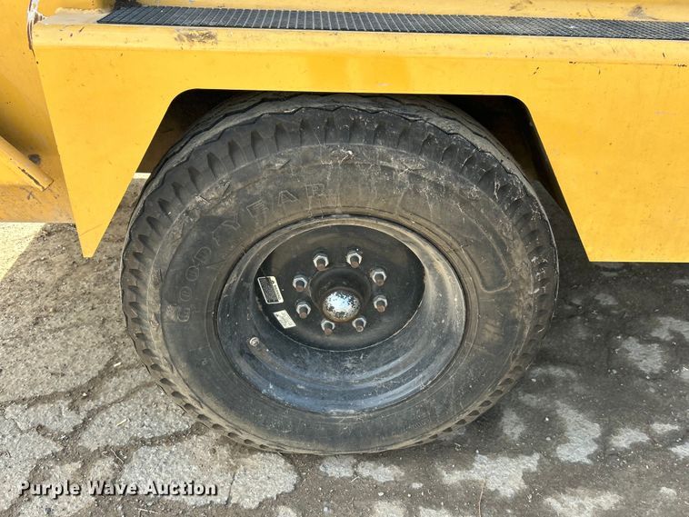 image for item DN0730 2004 Vermeer BC1800A wood chipper