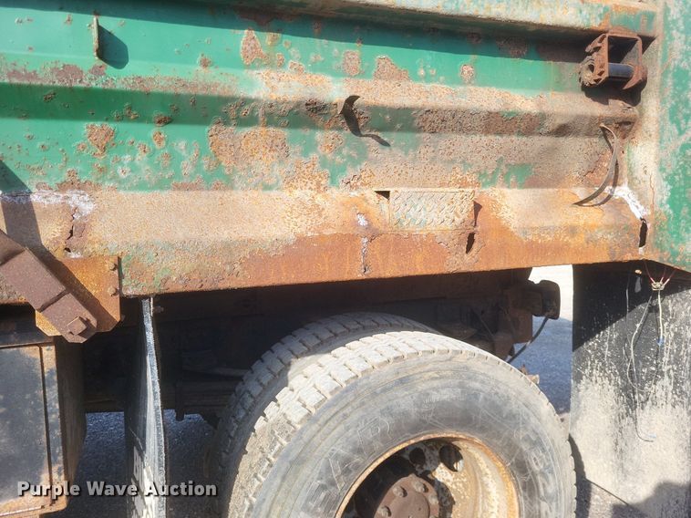 image for item DO4857 1997 GMC C8500 dump truck