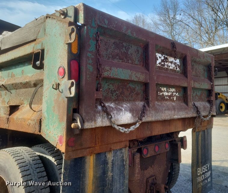 image for item DO4857 1997 GMC C8500 dump truck