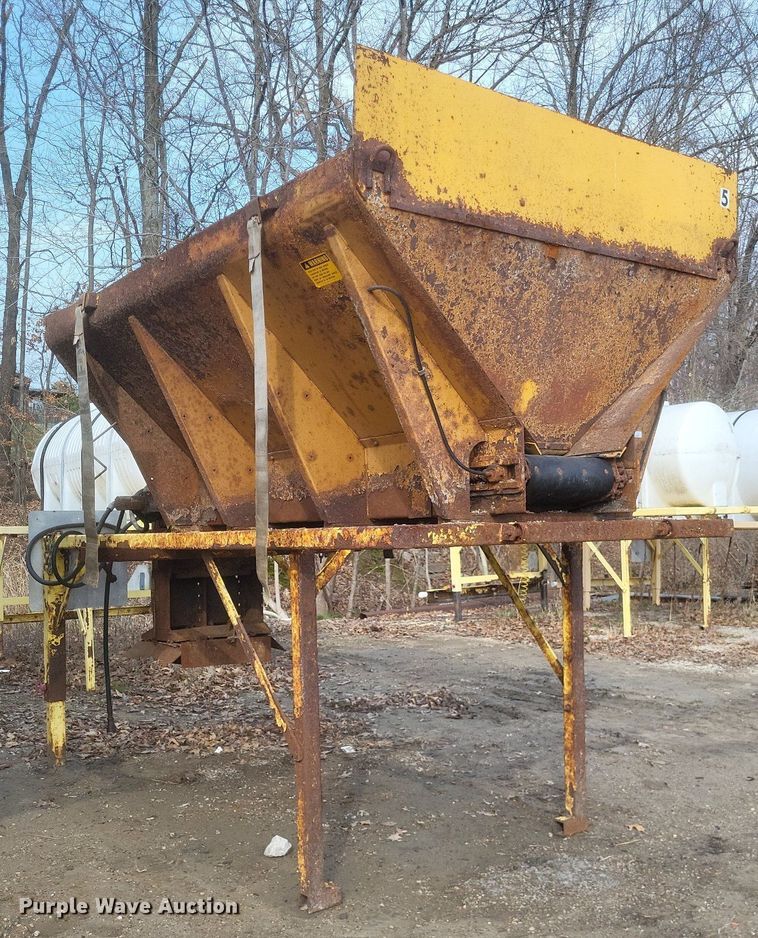 image for item DO4857 1997 GMC C8500 dump truck