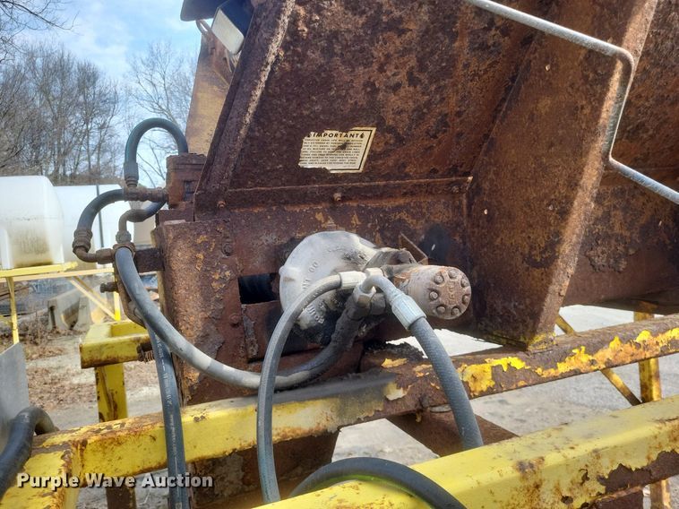 image for item DO4857 1997 GMC C8500 dump truck