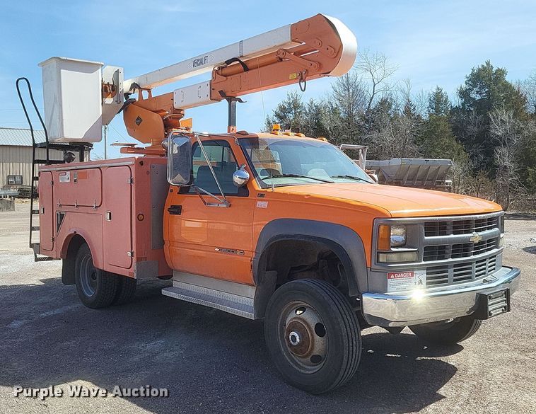 image for item DO4868 1998 Chevrolet K3500 bucket truck