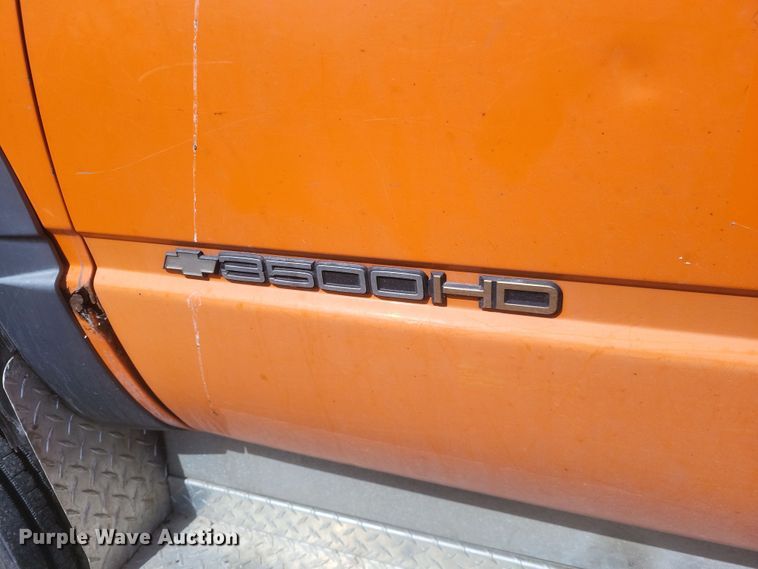 image for item DO4868 1998 Chevrolet K3500 bucket truck