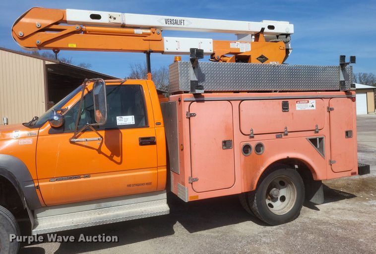 image for item DO4868 1998 Chevrolet K3500 bucket truck