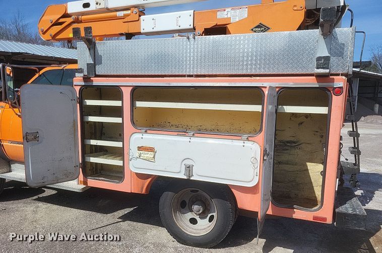image for item DO4868 1998 Chevrolet K3500 bucket truck