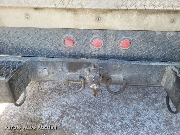 image for item DO4868 1998 Chevrolet K3500 bucket truck