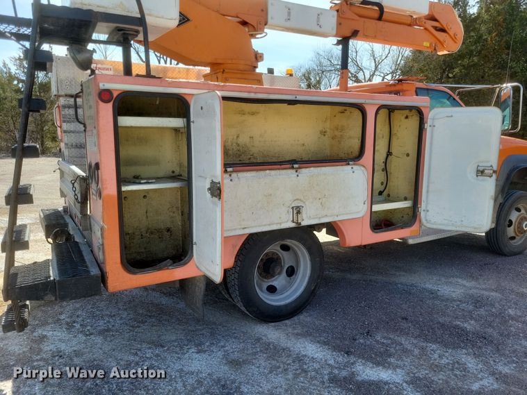 image for item DO4868 1998 Chevrolet K3500 bucket truck