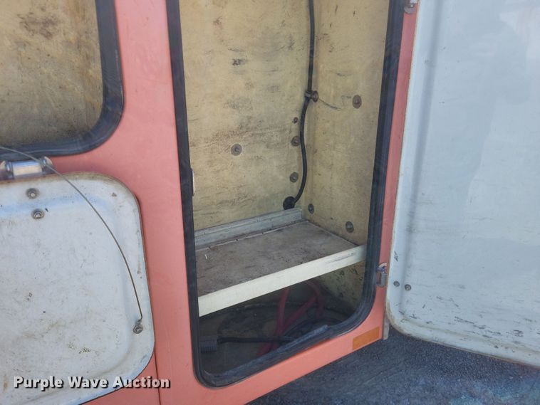 image for item DO4868 1998 Chevrolet K3500 bucket truck