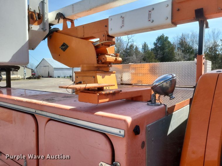 image for item DO4868 1998 Chevrolet K3500 bucket truck