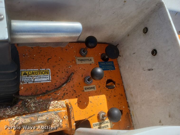 image for item DO4868 1998 Chevrolet K3500 bucket truck