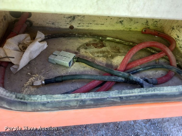 image for item DO4868 1998 Chevrolet K3500 bucket truck