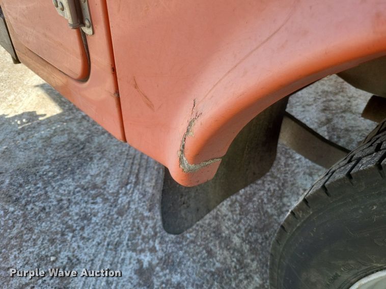 image for item DO4868 1998 Chevrolet K3500 bucket truck