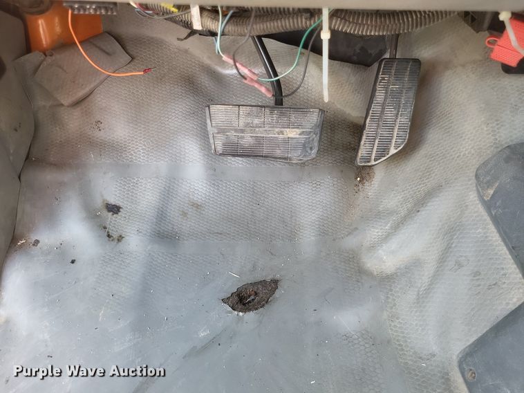 image for item DO4868 1998 Chevrolet K3500 bucket truck