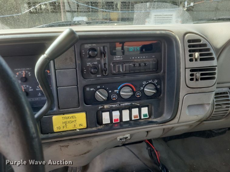 image for item DO4868 1998 Chevrolet K3500 bucket truck