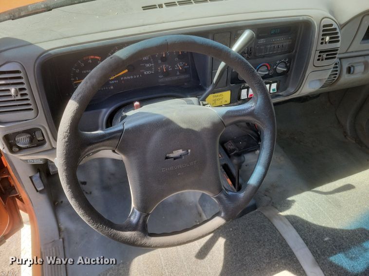 image for item DO4868 1998 Chevrolet K3500 bucket truck