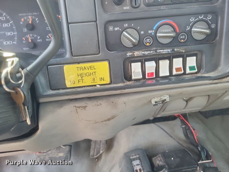 image for item DO4868 1998 Chevrolet K3500 bucket truck