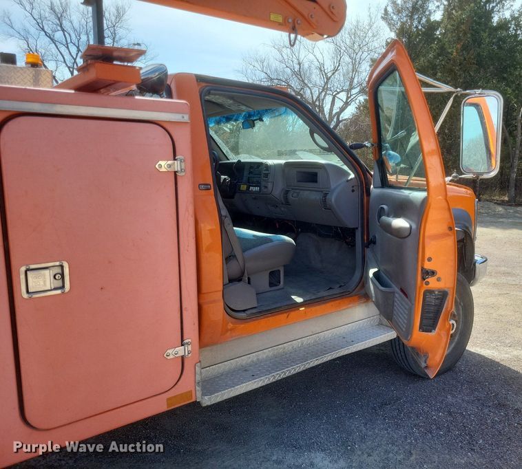 image for item DO4868 1998 Chevrolet K3500 bucket truck