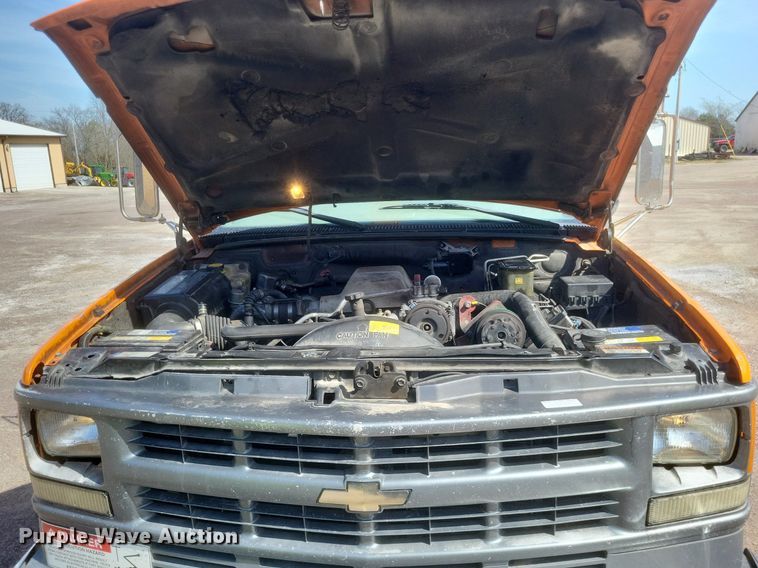 image for item DO4868 1998 Chevrolet K3500 bucket truck