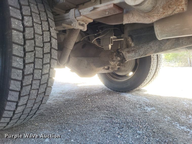 image for item DO4868 1998 Chevrolet K3500 bucket truck