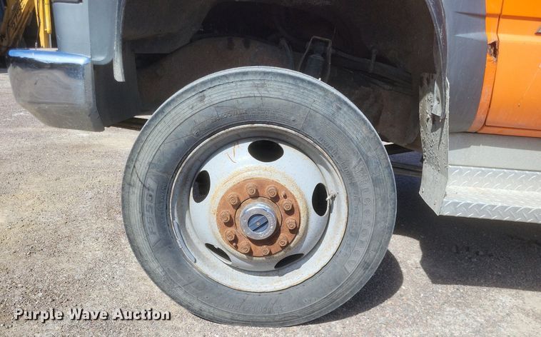 image for item DO4868 1998 Chevrolet K3500 bucket truck