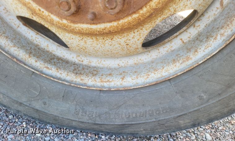 image for item DO4868 1998 Chevrolet K3500 bucket truck