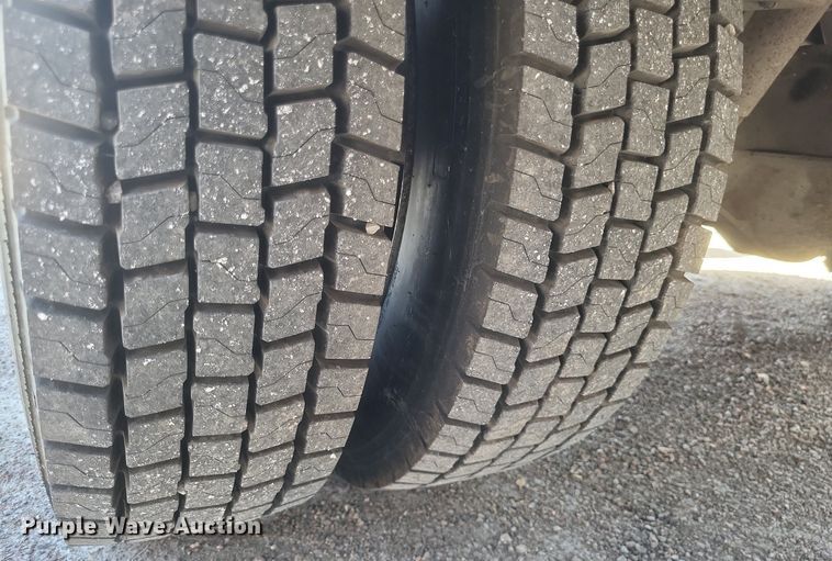 image for item DO4868 1998 Chevrolet K3500 bucket truck