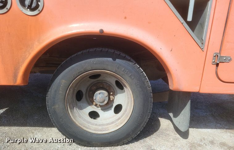 image for item DO4868 1998 Chevrolet K3500 bucket truck