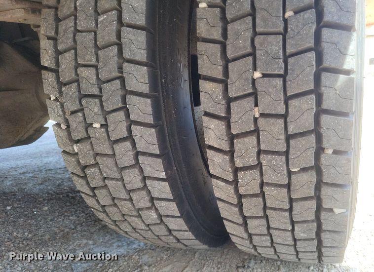 image for item DO4868 1998 Chevrolet K3500 bucket truck