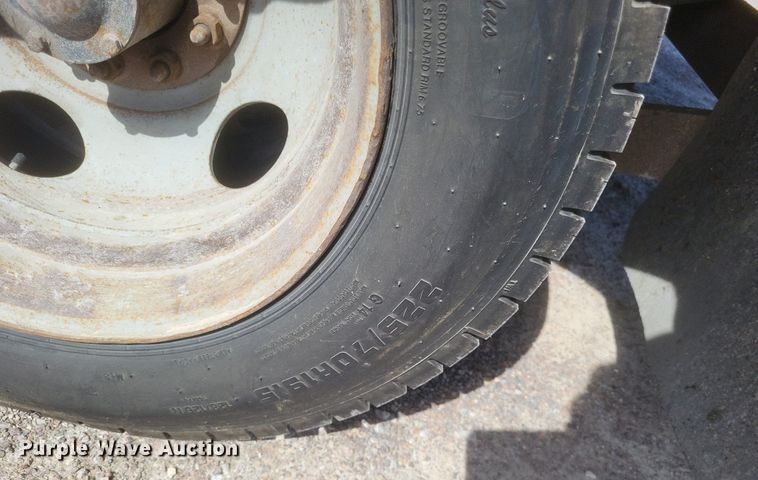 image for item DO4868 1998 Chevrolet K3500 bucket truck