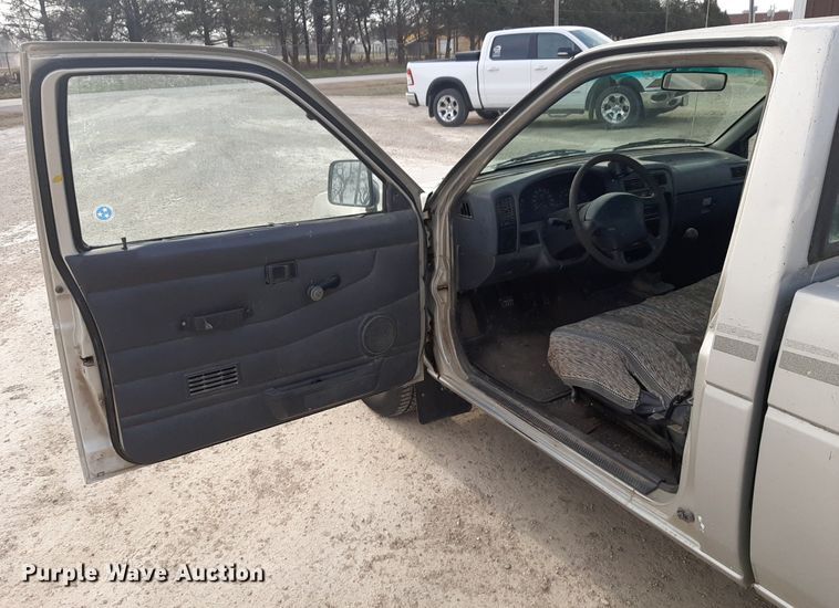 image for item DP2715 1997 Nissan pickup truck