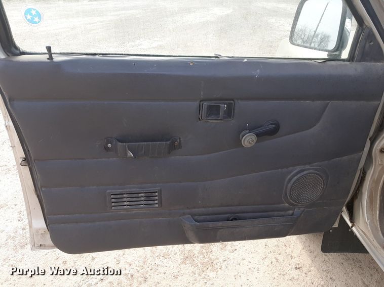 image for item DP2715 1997 Nissan pickup truck