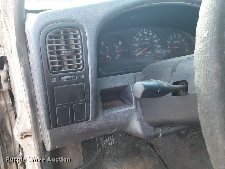 image for item DP2715 1997 Nissan pickup truck