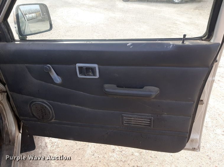 image for item DP2715 1997 Nissan pickup truck