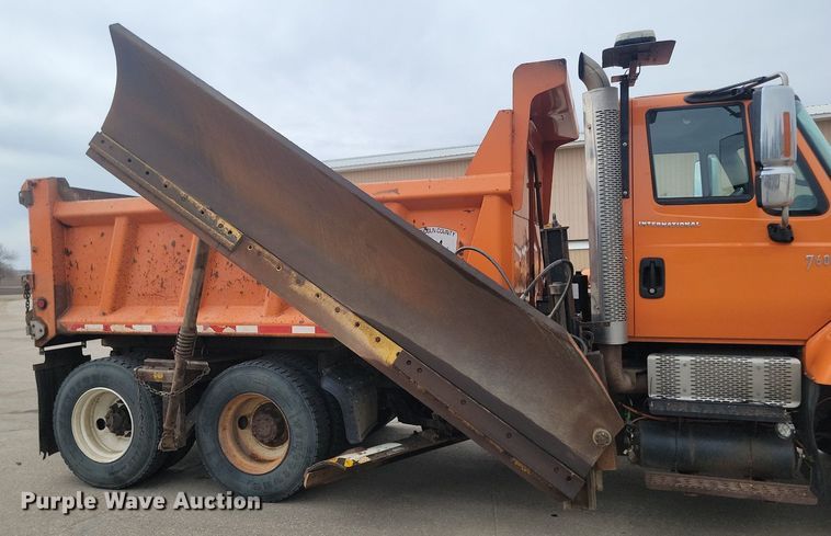 image for item DP3414 2005 International  7600 dump truck