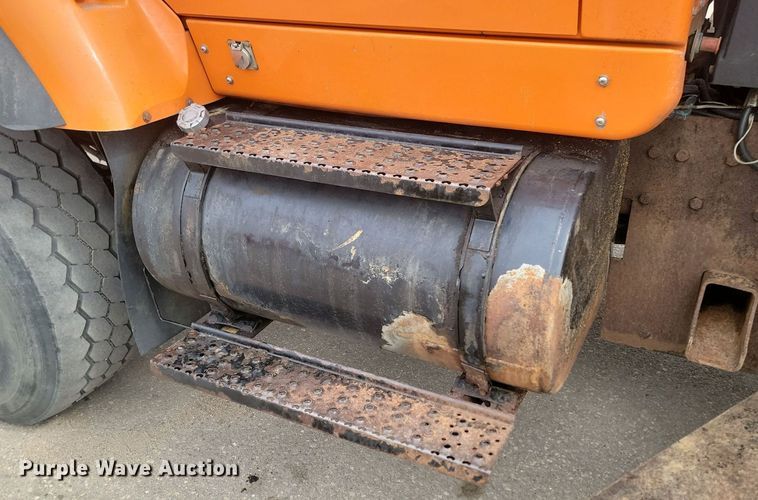 image for item DP3414 2005 International  7600 dump truck