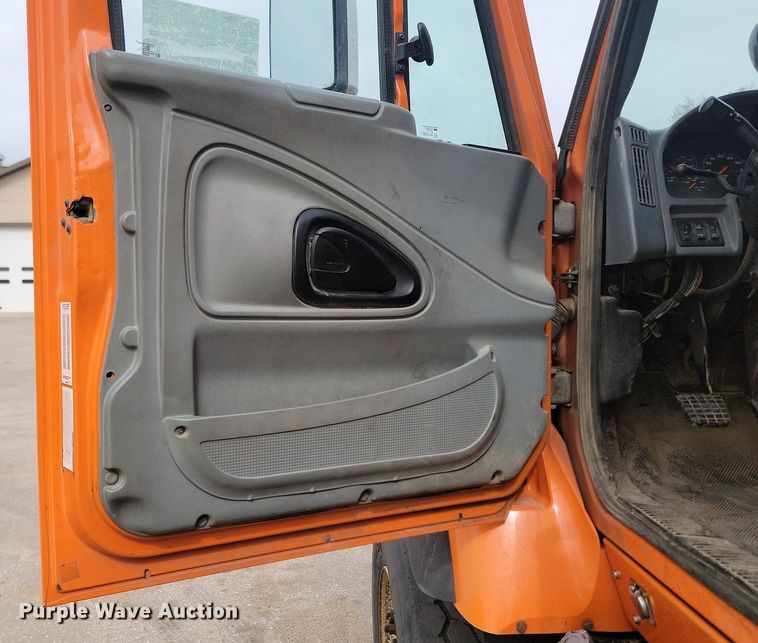 image for item DP3414 2005 International  7600 dump truck