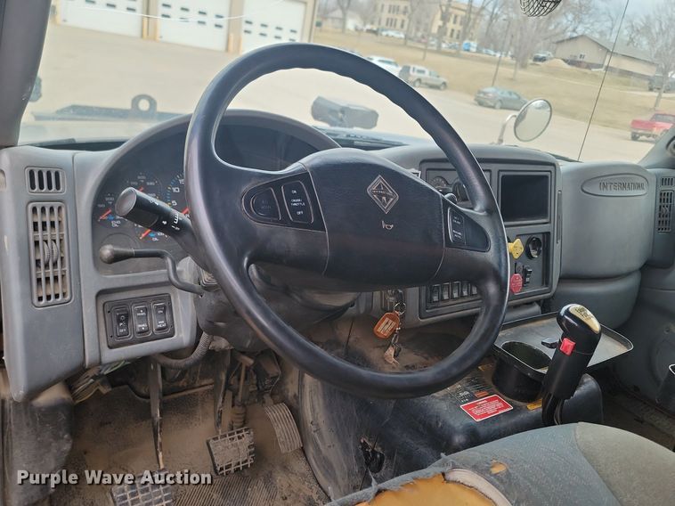 image for item DP3414 2005 International  7600 dump truck