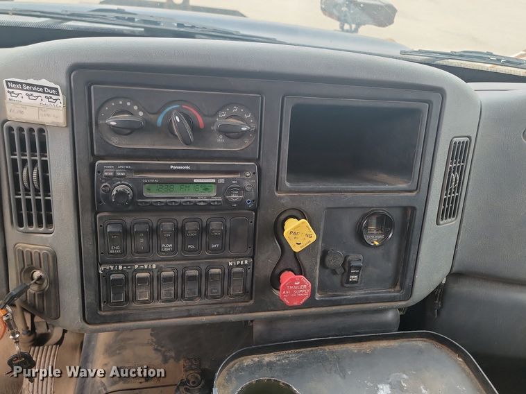 image for item DP3414 2005 International  7600 dump truck