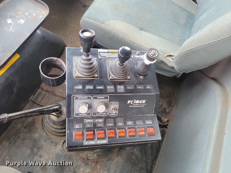 image for item DP3414 2005 International  7600 dump truck