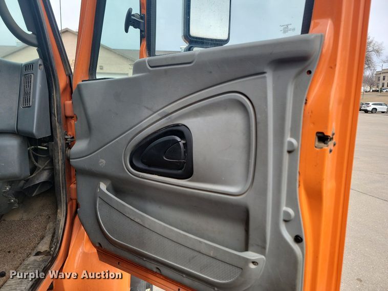 image for item DP3414 2005 International  7600 dump truck