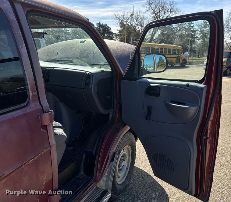 image for item DQ6753 2000 Dodge Ram 2500 van
