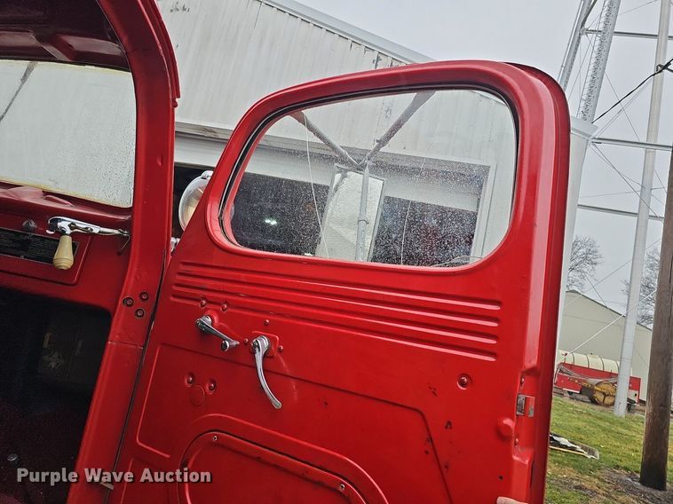 image for item DQ8571 1948 International KBS-5 fire truck