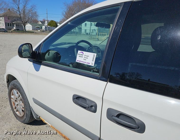 image for item DQ8582 2006 Dodge Grand Caravan van