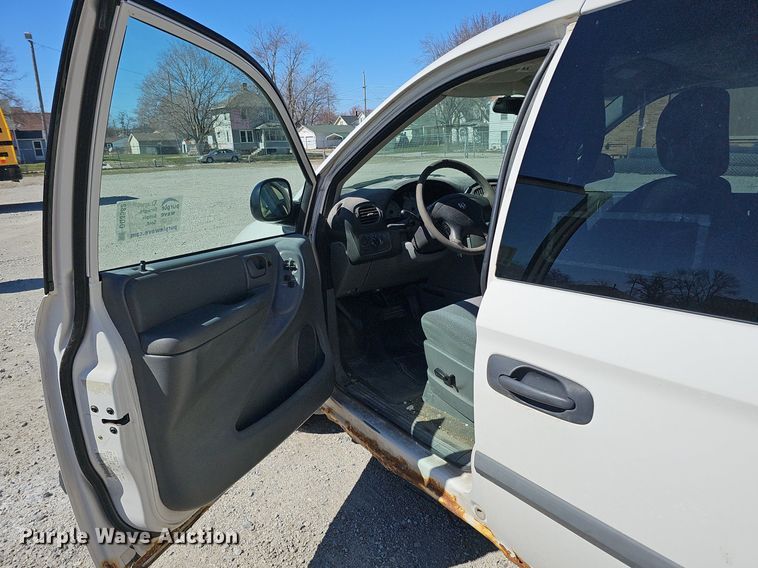 image for item DQ8582 2006 Dodge Grand Caravan van