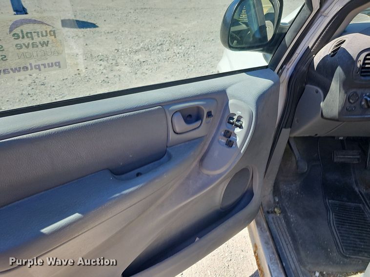 image for item DQ8582 2006 Dodge Grand Caravan van