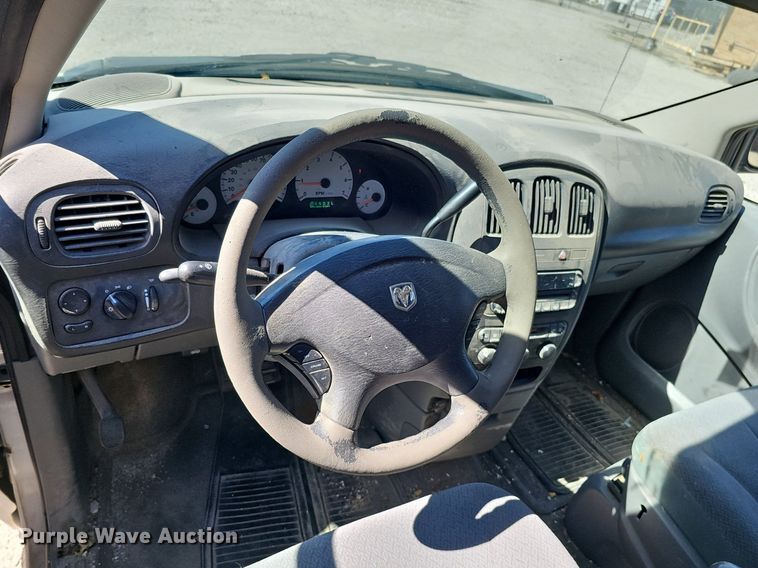 image for item DQ8582 2006 Dodge Grand Caravan van