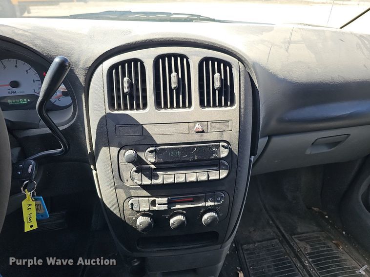 image for item DQ8582 2006 Dodge Grand Caravan van