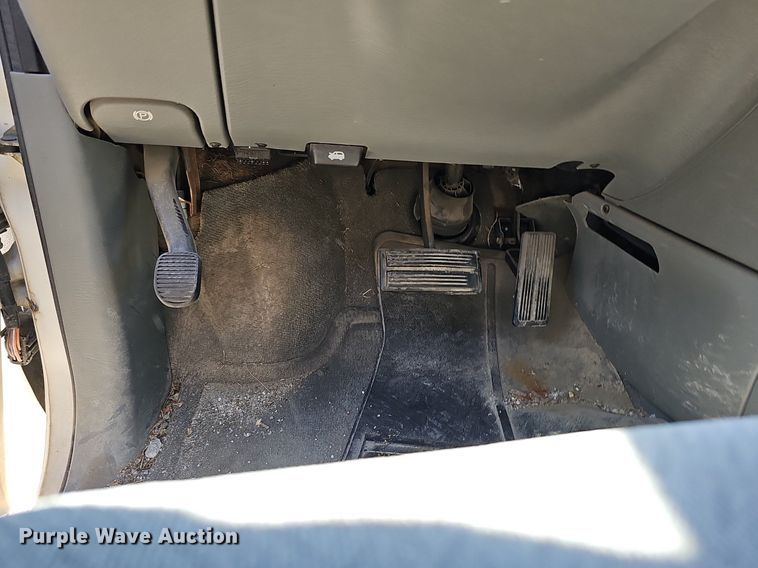 image for item DQ8582 2006 Dodge Grand Caravan van