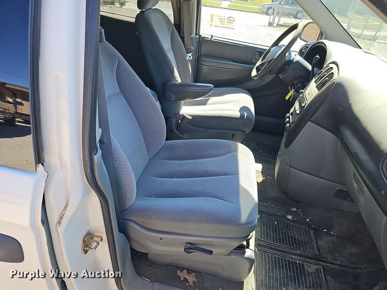 image for item DQ8582 2006 Dodge Grand Caravan van