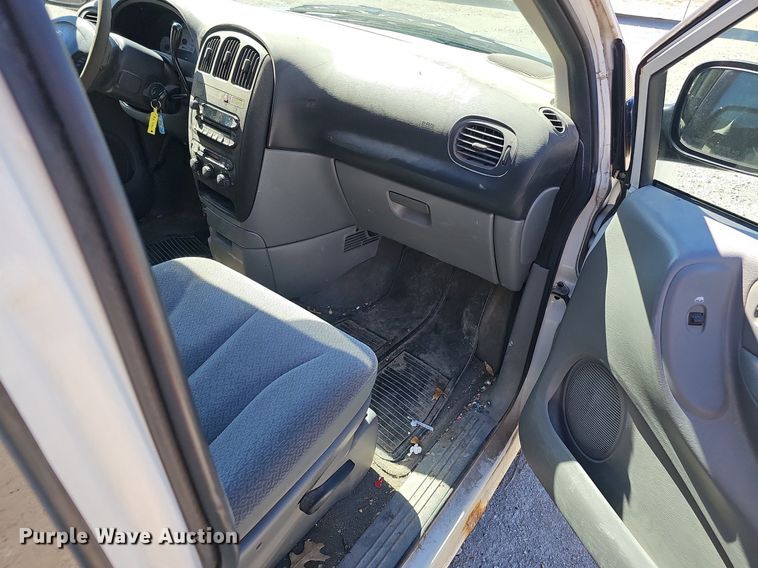 image for item DQ8582 2006 Dodge Grand Caravan van